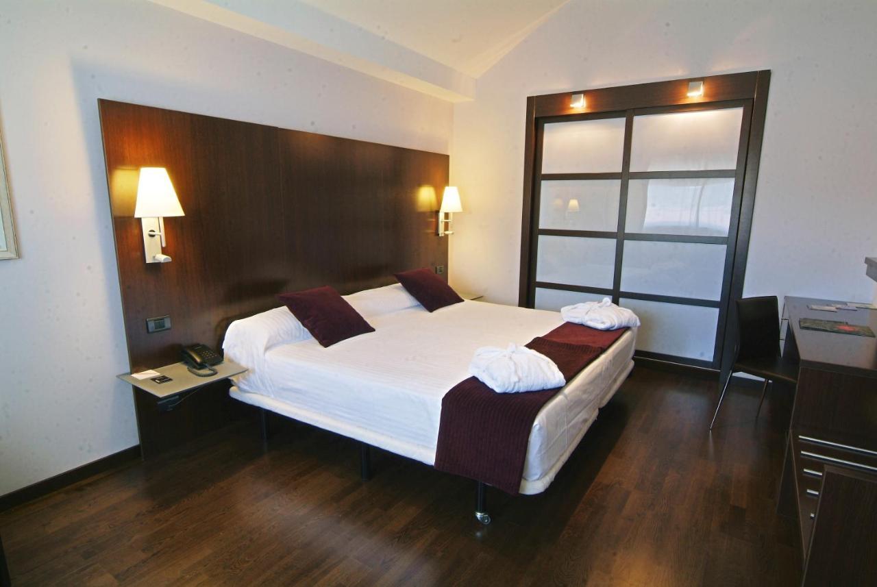 Eurostars Reina Felicia Hotel Jaca Room photo