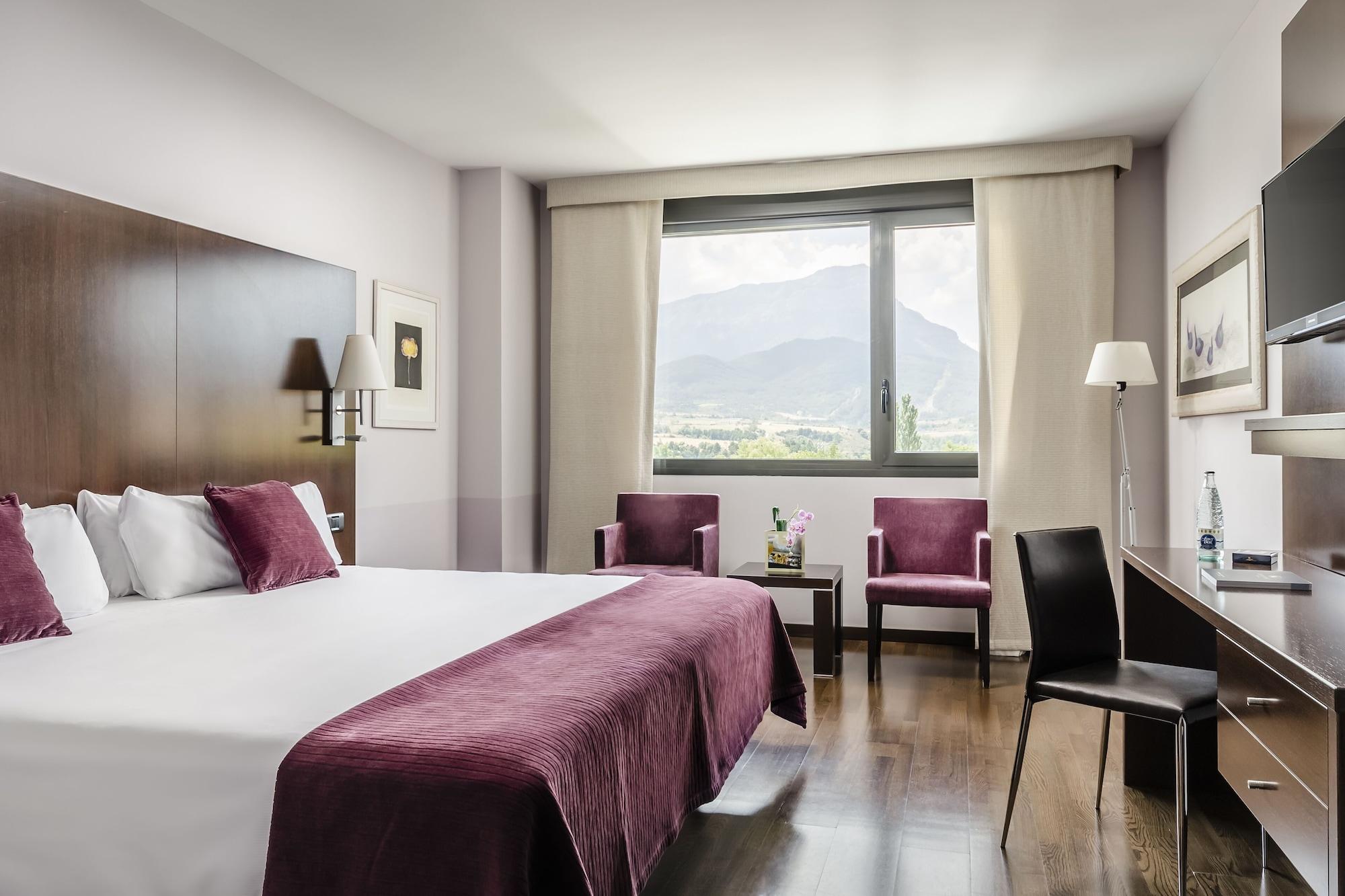 Eurostars Reina Felicia Hotel Jaca Exterior photo