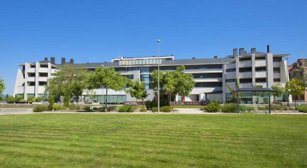 Eurostars Reina Felicia Hotel Jaca Exterior photo